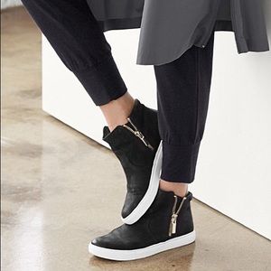 OFFER💫Kenneth Cole Kiera High Top - Olive Green